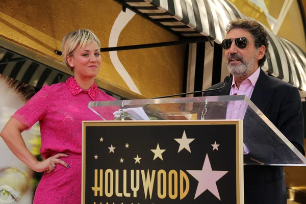 Kaley cuoco en chuck lorre — Stockfoto