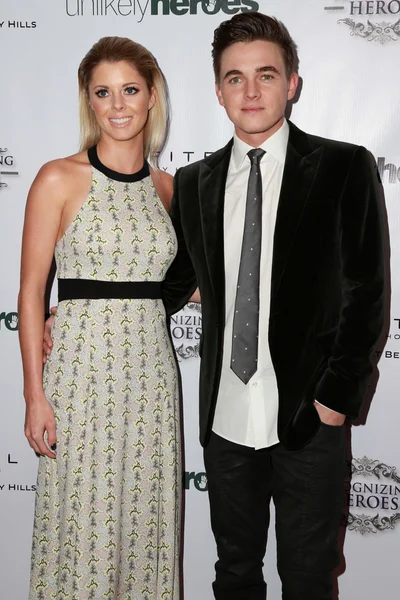 Jesse Mccartney en Katie Peterson — Stockfoto