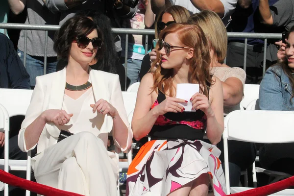 Anne Hathaway, Jessica Chastain — Zdjęcie stockowe