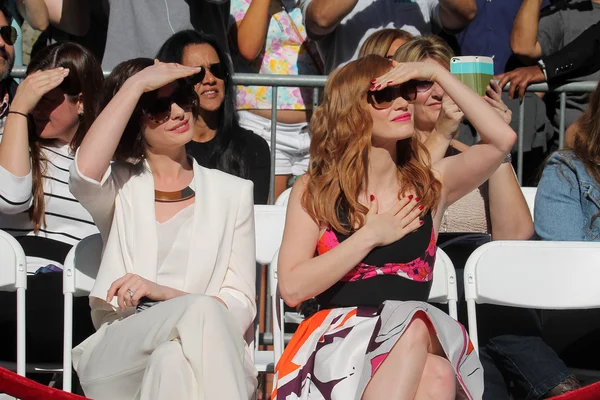 Anne Hathaway, Jessica Chastain — Zdjęcie stockowe