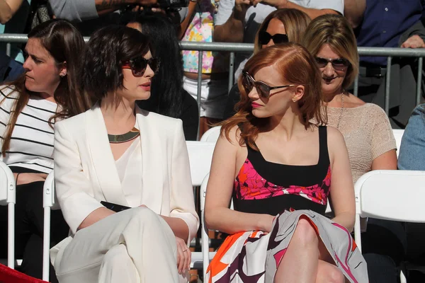 Anne Hathaway, Jessica Chastain — Zdjęcie stockowe