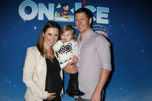 Beverley Mitchell and Michael Cameron with son — Stock Photo, Image