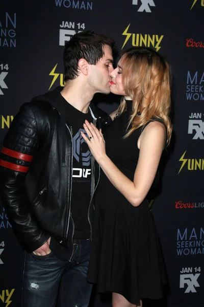 Sam Witwer, Chloe Dykstra — Foto de Stock