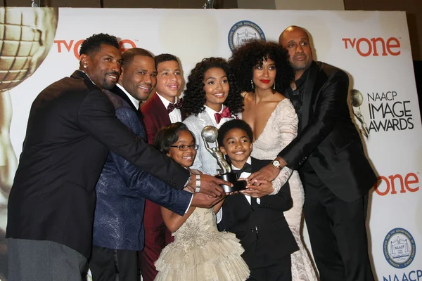 Anthony Anderson, Yara Shahidi, Marcus Scribner, Tracee Ellis Ross, Martin Marsai, Miles Brown — Fotografia de Stock