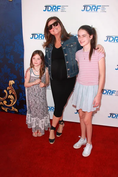 Tiffany Amber Thiessen i przyjaciół córki — Zdjęcie stockowe