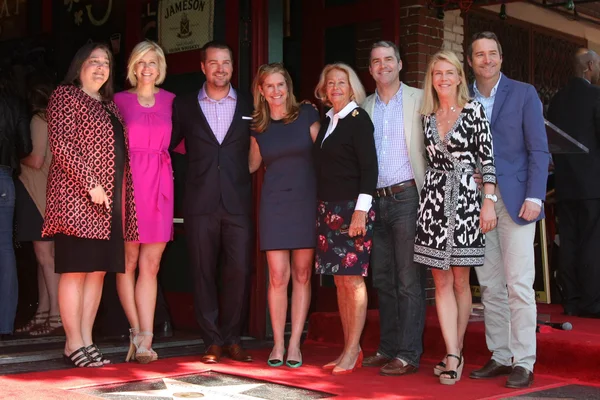 Chris O 'Donnell con la familia — Foto de Stock