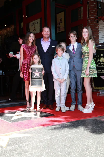 Chris O'Donnell met familie — Stockfoto