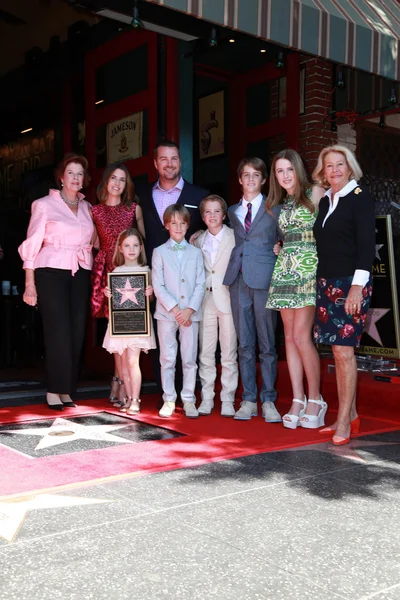 Chris O 'Donnell com a família — Fotografia de Stock