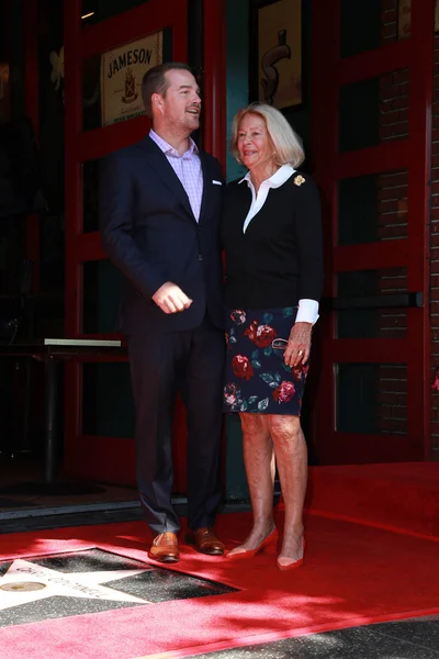 Chris O'Donnell avec sa mère Julie Ann Rohs von Brecht — Photo
