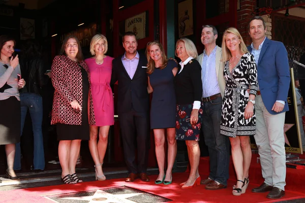 Chris O'Donnell met familie — Stockfoto