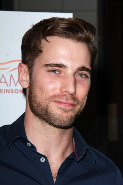 Dustin Milligan — Stockfoto