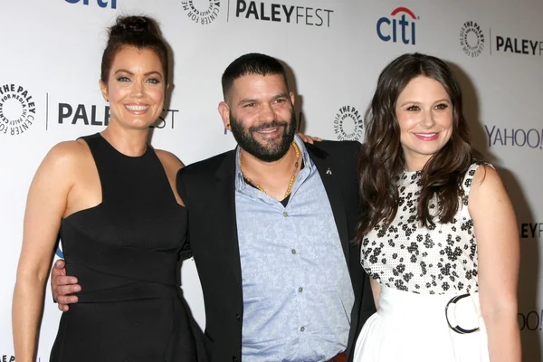 Bellamy Young, Guillermo Diaz, Katie Lowes — Stock Photo, Image