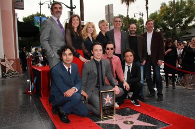 Chuck Lorre, Recep Nayyar, Mayim Bialik, Melissa Rausch, Simon Helberg, Johnny Galecki, Kaley Cuoco-tatlım, Jim Parsons