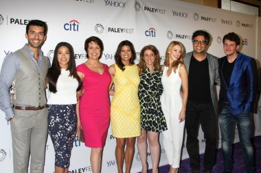 Jaime Camil, Andrea Navedo, aycan Coll, Gina Rodriguez, Yael Grobglas, Justin Baldoni, Brett Dier