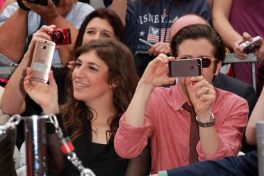 Mayim Bialik, Simon Helberg