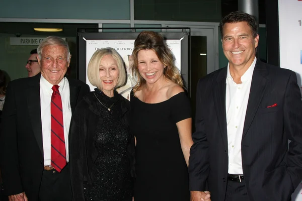 Bob McGinley, Emily McGinley, Gigi Rice, Ted McGinley – stockfoto