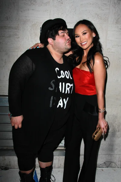 Harvey Guillen, Dorothy Wang — Foto Stock