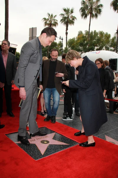 Jim Parsons, Kaley Cuoco-Sweeting — Stock Photo, Image