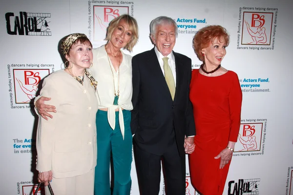 Neile Adams, Sandahl Bergman, Dick Van Dyke, Carol Lawrence — Foto Stock