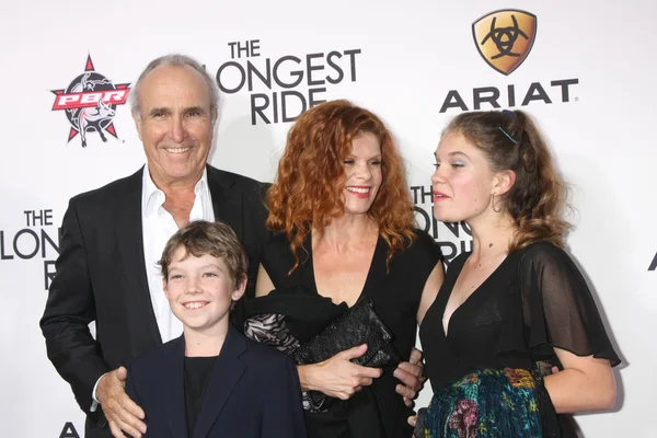 Ron Shelton, Lolita Davidovich, Valentina Shelton — Photo