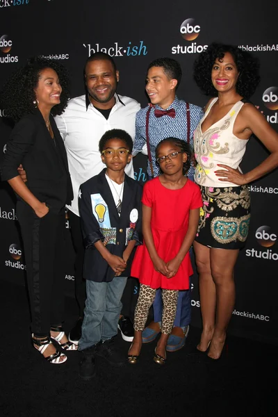 Yara Shahidi, Anthony Anderson, Miles Brown, Marcus Scribner, Marsai Martin, Tracee Ellis Ross — Stock Photo, Image