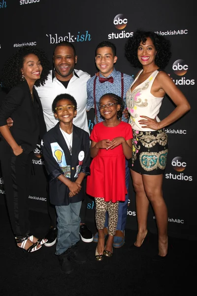 Yara Shahidi, Anthony Anderson, Miles Brown, Marcus Scribner, Marsai Martin, Tracee Ellis Ross — Stock Photo, Image