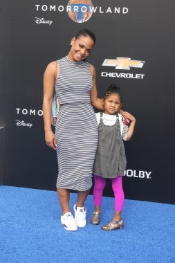 Menekşe Nash, Christina Milian