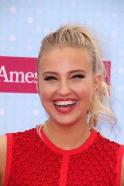 Veronica Dunne - oyuncu