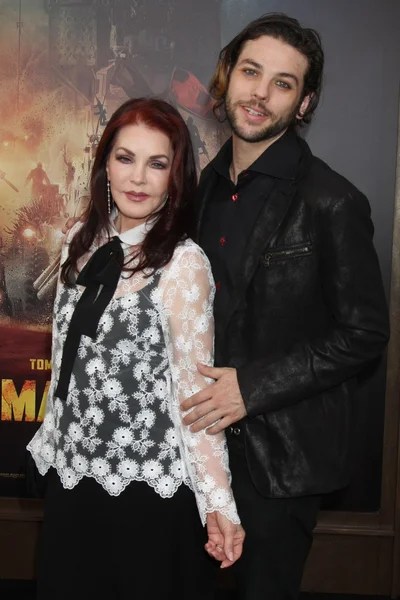 Priscilla Presley, Navarone Garibaldi — Stockfoto