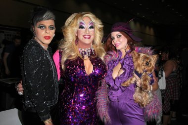 İsa'nın sahte Ibrahim, Phoebe fiyat, şeftali