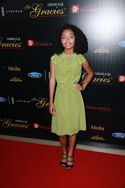 Színésznő Yara Shahidi — Stock Fotó