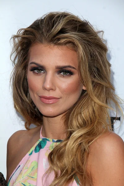 AnnaLynne Mccord - skådespelerska — Stockfoto