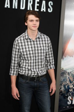 Joel Courtney - aktör