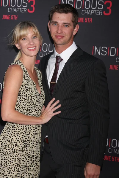 Heather morris, taylor hubbell — Photo