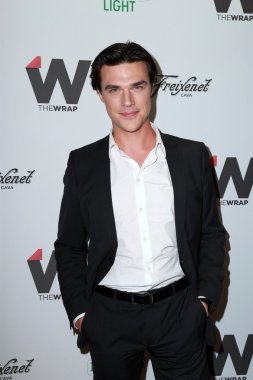 Finn wittrock - aktör, adam