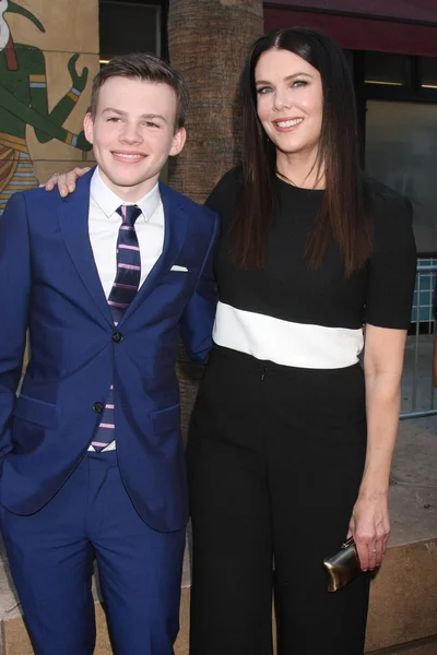 Josh Wiggins, Lauren graham — Stockfoto