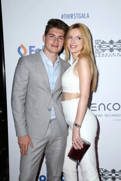 Bella Thorne, Gregg Sulkin — Stock Photo, Image