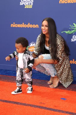 Ciara oğluyla gelecek