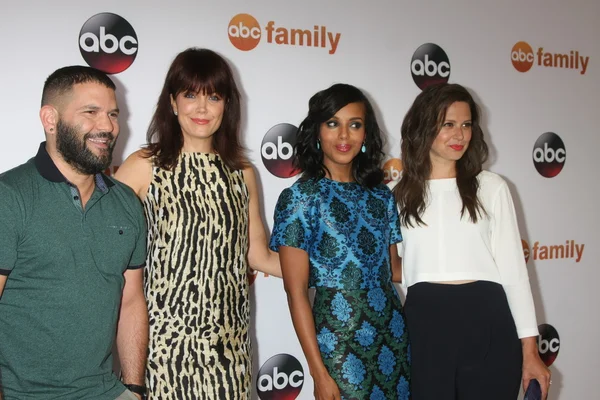 Guillermo Daz, Bellamy Young, Kerry Washington, Katie Lowes — Zdjęcie stockowe