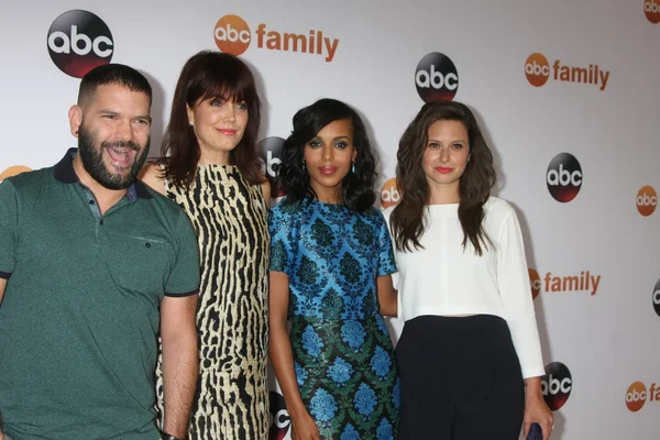 Guillermo Daz, Bellamy Young, Kerry Washington, Katie Lowes — Stock Photo, Image