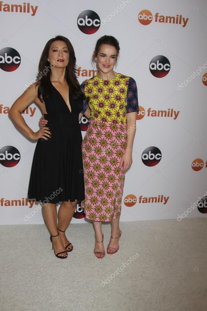 Ming Na Wen Elizabeth Henstridge Stock Editorial Photo