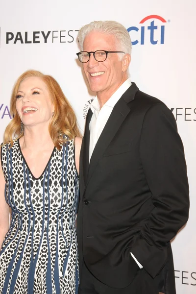 Marg Helgenberger, Ted Danson — Foto de Stock