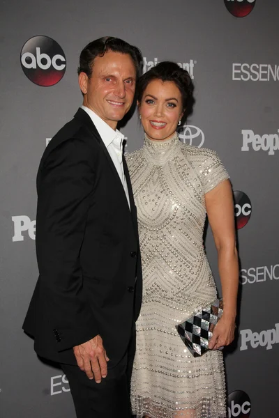 Tony Goldwyn, Bellamy Young — Foto de Stock