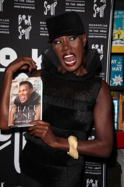 Grace Jones - şarkıcı