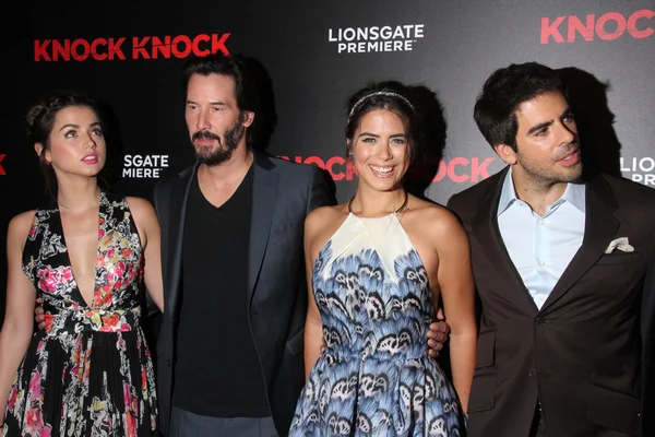 Ana de Armas, Keanu Reeves, Lorenza Izzo, Eli Roth — Foto de Stock