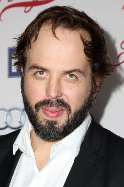 Angus Sampson - aktör