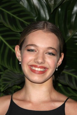 Sadie Calvano - oyuncu