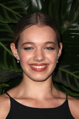 Sadie Calvano - oyuncu