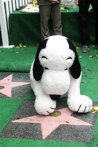 Snoopy en Hollywood Paseo de la Fama — Foto de Stock