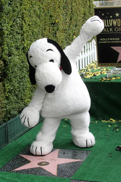 Snoopy en Hollywood Paseo de la Fama — Foto de Stock